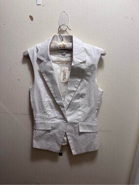 Forever 21 White Sleeveless Blazer Vest size small NWT